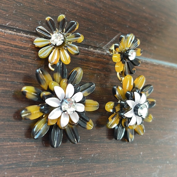 J Crew Tortoise Flower Earrings - Picture 2 of 4
